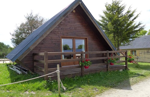 Le Vernet Cottage | Family chalet near Vichy, terrace, pets allowed