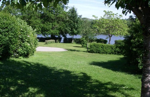 Treignat Cottage | Family chalet with terrace and camping activities