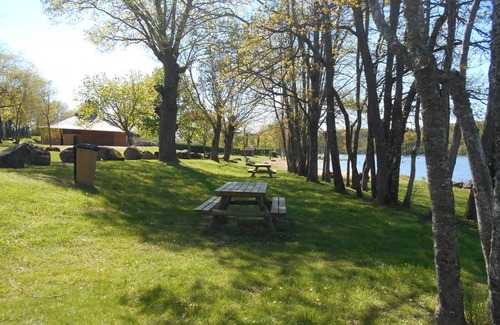 Treignat Cottage | Family chalet with terrace and camping activities