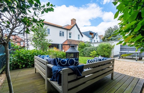 New Forest District House | Family Coastal Escape – Garden, Games & 4 Baths