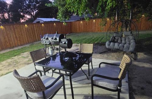 Richardson House | Family Comfort Retreat & Spacious Yard