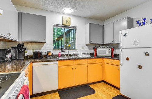 Monroe City Condo | Family Condo By Mark Twain Lake & Jellystone Park