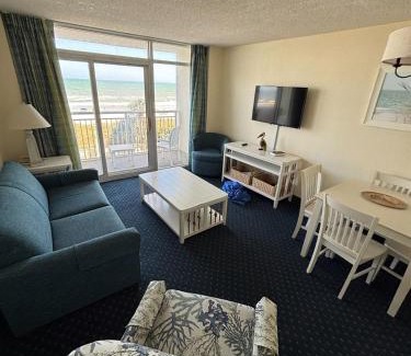 Crescent Beach Apartment | Family condo w splash area & balcony