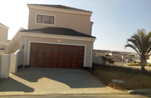 Greater Johannesburg Metropolitan Area Villa | Family confortable Villa. Mountain View. 3 bedrooms. 2,5 bathrooms.