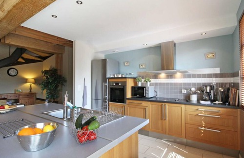 Juvigny-sous-Andaine Cottage | Family cottage with WiFi, pet-friendly amidst nature