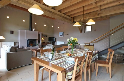 Juvigny-sous-Andaine Cottage | Family cottage with WiFi, pet-friendly amidst nature