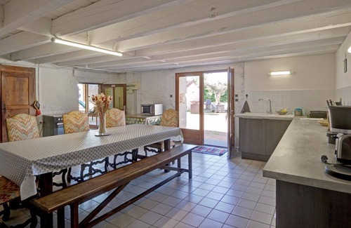 L'Hopital-le-Grand Cottage | Family Cottage with Jacuzzi and Pets Allowed in L'Hôpital-le-Grand