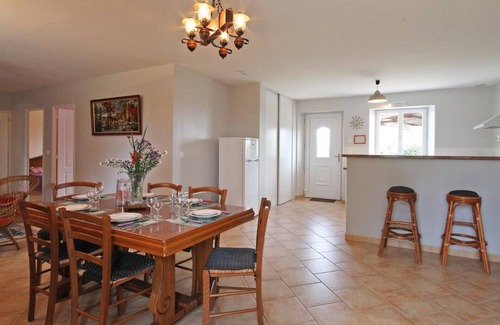 La Chapelle-Souef Cottage | Family cottage in Perche Park with garden and fireplace