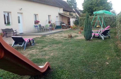 La Chapelle-Souef Cottage | Family cottage in Perche Park with garden and fireplace