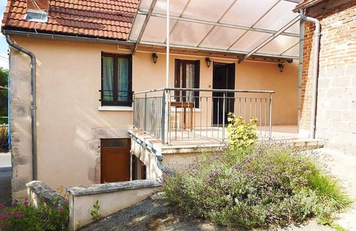 Louroux-de-Bouble Cottage | Family cottage with terrace and pets allowed in Louroux