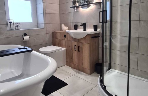 Llanfaethlu Cottage | Family Cottage, Firepit/bbq/hot Tub,set in an Area of Outstanding Natural Beauty