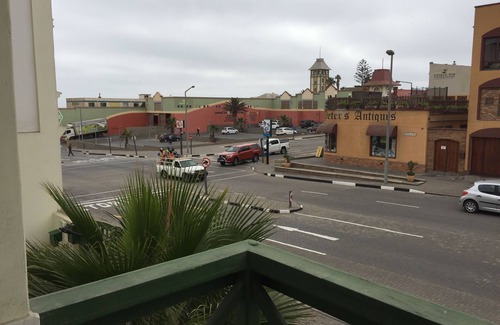 Vineta Cottage | Family Cottage in Centre of Town and Close to the Sea