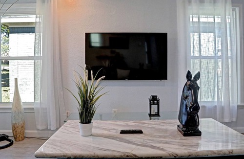 Oak Cliff House | Family Cottage in Dallas Bishop Arts - 4BR 6 BEDS