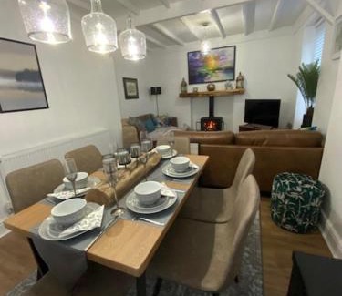Llandudno House | Family Cottage in Llandudno with Parking