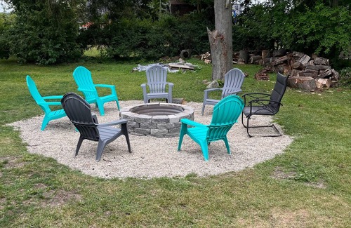 Pentwater Cottage | Family cottage in the village of PTW, walking distance to downtown and the beach
