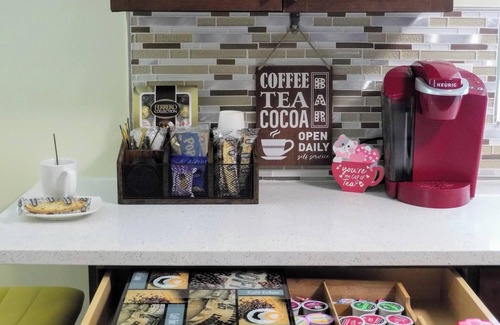 Edgewood House | ❣️Family/Couples Retreat near Airport|Cruise Port & Beach.