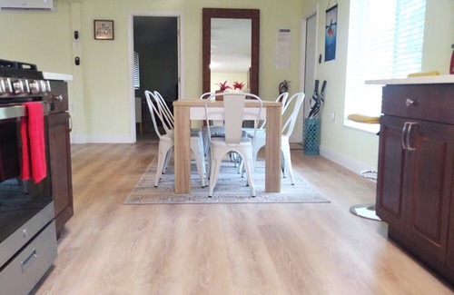 Edgewood House | ❣️Family/Couples Retreat near Airport|Cruise Port & Beach.