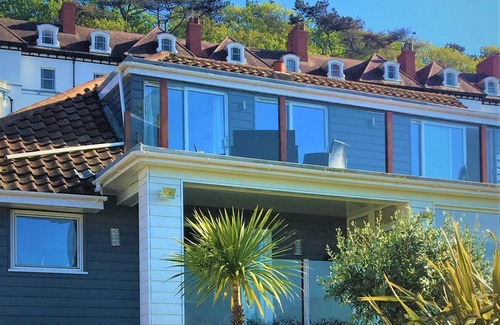 Westward Ho House | Family/dog friendly modern coastal property with hot tub & stunning ocean views