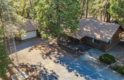 West Point Cabin | Family & Dog friendly Fenced 5Acr: Pool Table, Playground, Firepit, BBQ, Starlnk