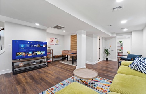 North Bergen Condo | Family Duplex Near NYC/2 Min Walk to Bus + Private Parking