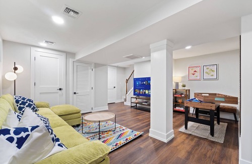North Bergen Condo | Family Duplex Near NYC/2 Min Walk to Bus + Private Parking