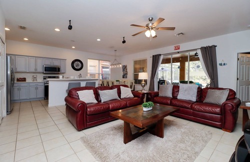 Watersong House | Family Escape | 5BR Villa w/Pool, Spa & Game Room – Disney 20 Mins