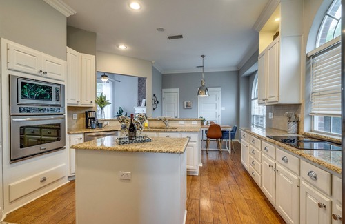Plano House | Family Escape ✓PETS OK Game Room Fenced Backyard