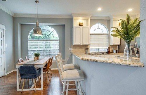Plano House | Family Escape ✓PETS OK Game Room Fenced Backyard