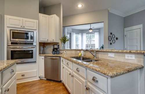 Plano House | Family Escape ✓PETS OK Game Room Fenced Backyard