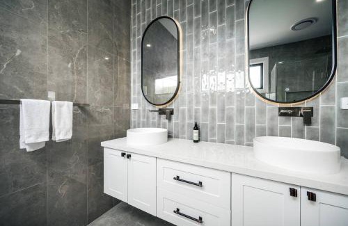 Oakleigh East House | Family Fairyland 4 BRM 3 BATH near Chadstone SC