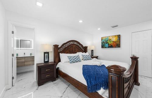 Homestead House | Family Favorite- Heated Pool, 2 Kings, Everglades