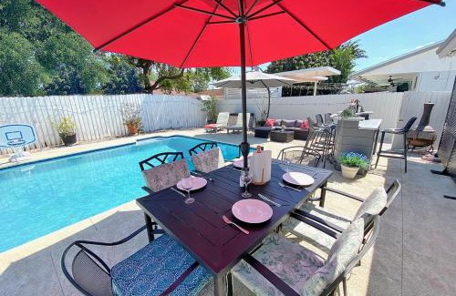 Homestead House | Family Favorite- Heated Pool, 2 Kings, Everglades