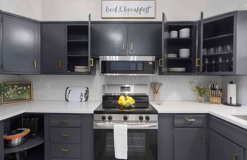 Lee's Summit House | Family Favorite|Sleeps 7+King Beds|Walkable
