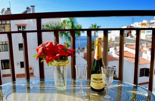 Puerto de Santiago Apartment | Family Flat with 3 bedrooms, 1 bathroom near ocean & Los Gigantes
