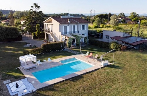 Santa Croce sull'Arno Apartment | Family-friendly B&B with pool