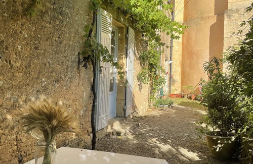 Sainte-Alvere House | Family house in a village with swimming pool in Périgord, sleeps 12