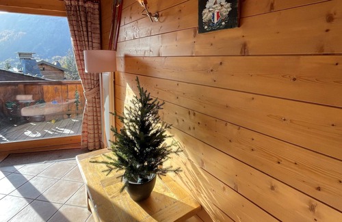 Le Tour Ski Chalet | Family-friendly ski to the door Chalet with Sauna
