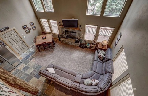 Meadow View Heights Cabin | Family Friendly Getaway