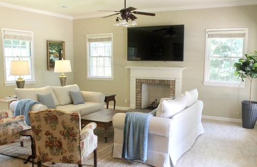 St. Francisville House | Family friendly house on quiet corner in downtown St. Francisville