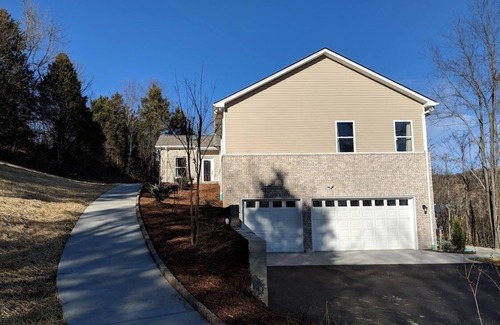 Thompson's Station House | Family friendly Luxury Home in a quiet neighborhood Near Franklin, TN