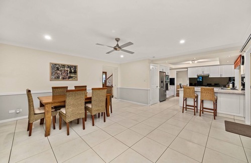 Brisbane Waterfront House | Family-Friendly 5-Bed Close to the Coast & Airport