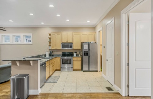 Crescent Beach House | Family Friendly Beach Home, 4 Bed 4 Bath, Sleeps 12! Walk to Beach! Pool! 🇺🇸🇺🇸🇺🇸