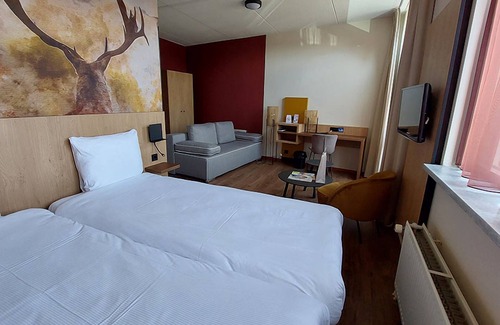 Nieuw-Haamstede Hotel | Family friendly Oasis | Free Parking | Near scenic Nature Trails, beach escape