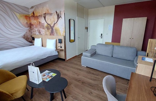 Nieuw-Haamstede Hotel | Family friendly Oasis | Free Parking | Near scenic Nature Trails, beach escape