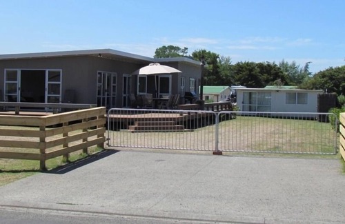 Waimarama House | Family friendly & pets allowed outside. Waimarama beach, Hawkes Bay
