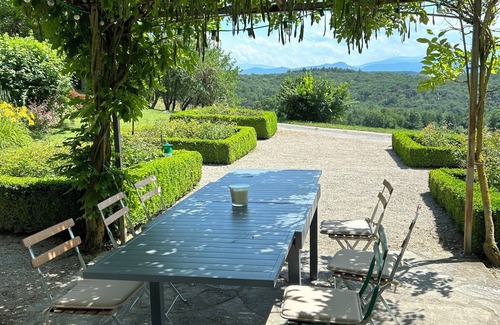 Chalabre House | Family-friendly 19th-century farmhouse: games, swimming pool and hiking trails.