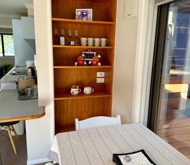 Mellons Bay House | Family Friendly 1BR in Howick, Near Beach and Cafes