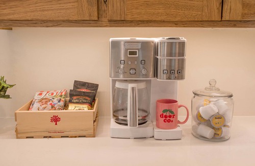 Rowleys Bay House | Family Friendly + 2 King Beds, Game Room, Secluded - Close to Town and Beach