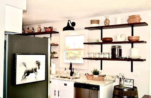 Drake House | Family Friendly! 2-Car Garage. 3 mi to I-65. Fire pit. Ping Pong. Games!