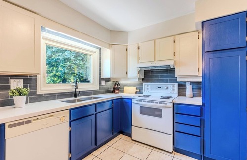 Hamilton Apartment | Family-Friendly 2BR Sleeps 6